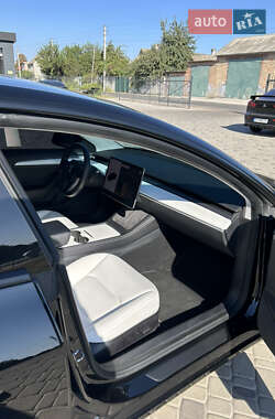 Седан Tesla Model 3 2021 в 