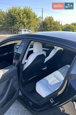 Седан Tesla Model 3 2021 в 