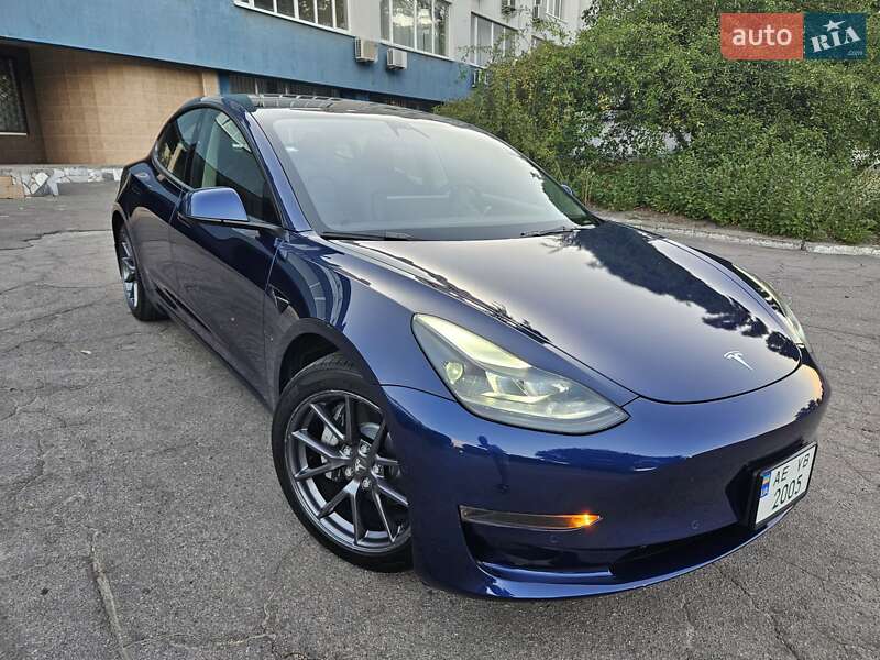 Седан Tesla Model 3 2022 в Днепре
