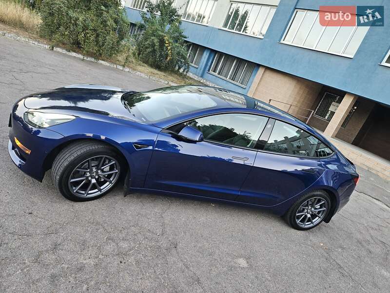 Седан Tesla Model 3 2022 в Днепре