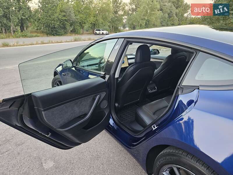 Седан Tesla Model 3 2022 в Днепре