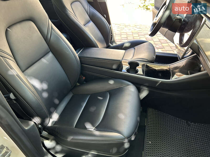 Седан Tesla Model 3 2018 в Кривом Роге