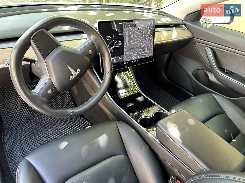 Седан Tesla Model 3 2018 в Кривому Розі