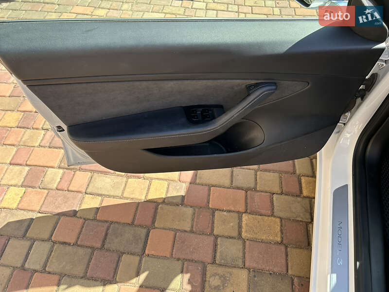 Седан Tesla Model 3 2018 в Кривом Роге