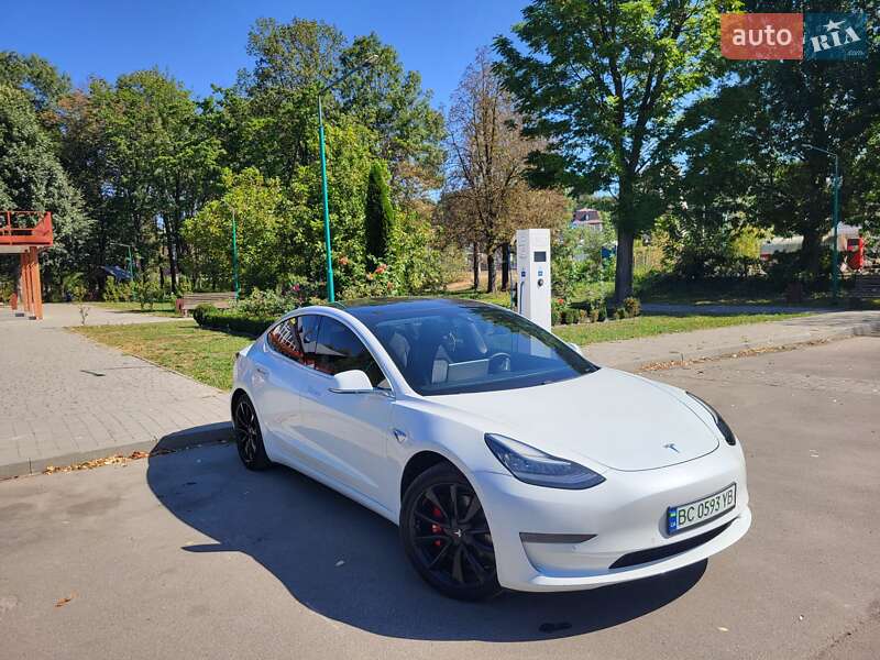 Седан Tesla Model 3 2020 в 