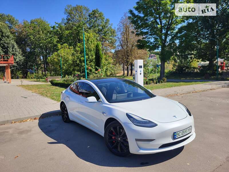 Tesla Model 3 2020