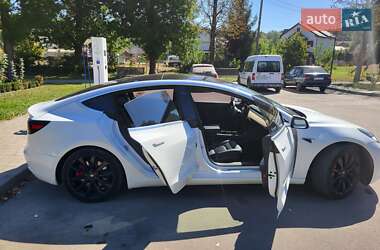 Седан Tesla Model 3 2020 в 