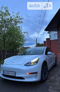 Седан Tesla Model 3 2021 в 
