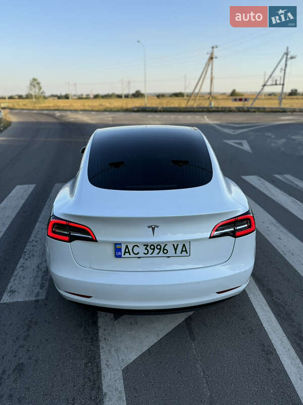 Седан Tesla Model 3 2019 в Володимирі