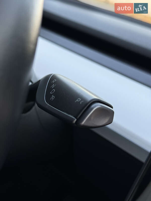 Седан Tesla Model 3 2019 в Володимирі
