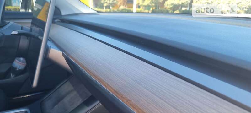 Седан Tesla Model 3 2023 в Житомирі