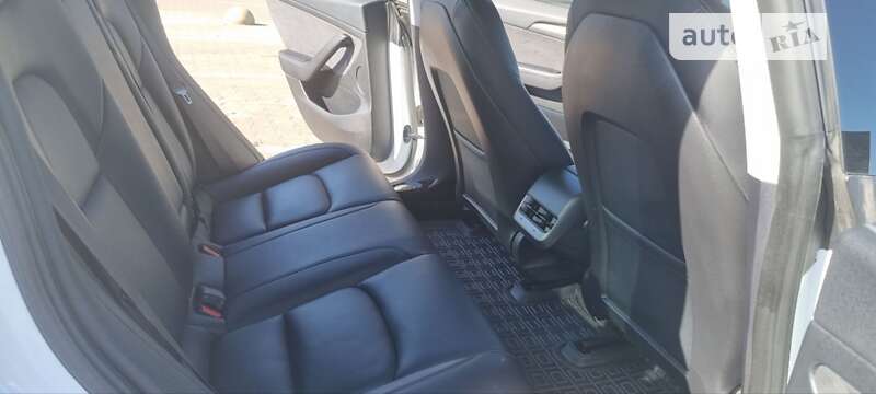 Седан Tesla Model 3 2023 в Житомирі