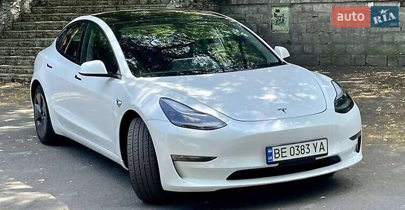 Седан Tesla Model 3 2022 в Киеве