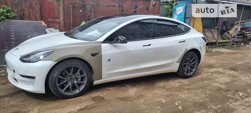Седан Tesla Model 3 2023 в Житомирі