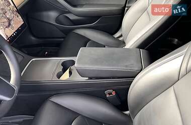 Седан Tesla Model 3 2023 в Гайсине