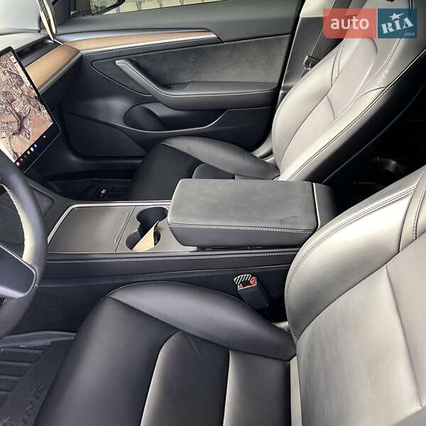 Седан Tesla Model 3 2023 в Гайсине