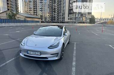 Седан Tesla Model 3 2018 в Києві