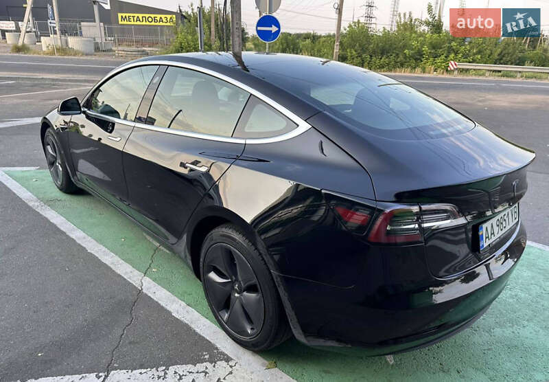Седан Tesla Model 3 2019 в Киеве