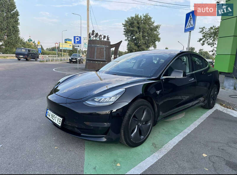 Седан Tesla Model 3 2019 в 