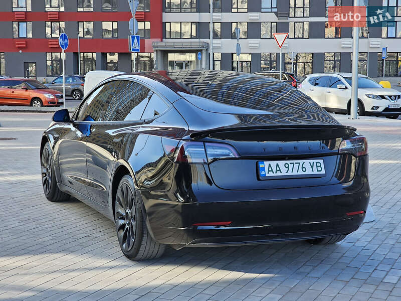 Седан Tesla Model 3 2019 в Киеве