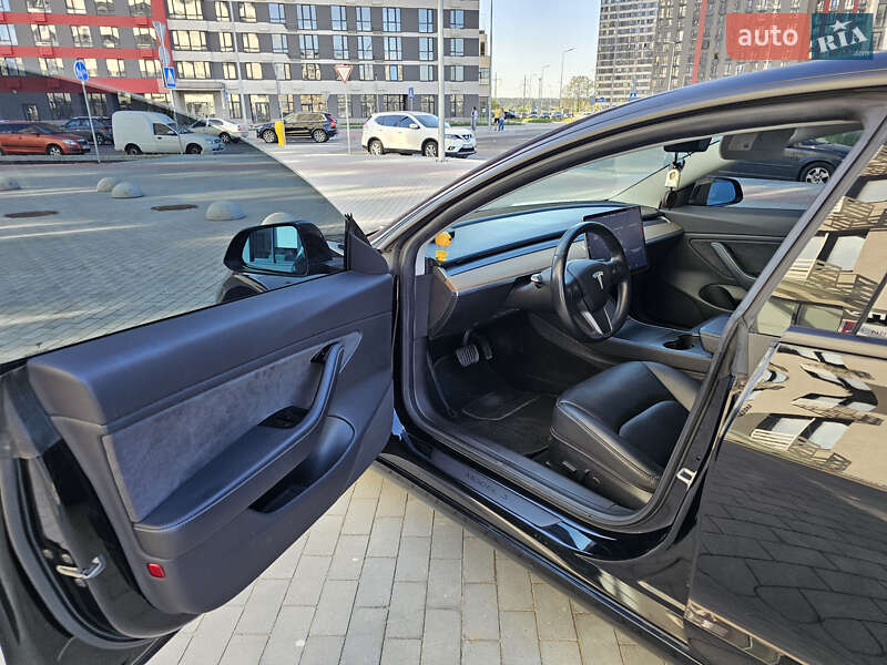 Седан Tesla Model 3 2019 в Киеве