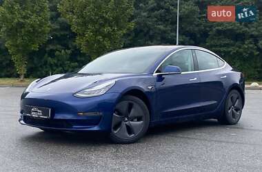 Седан Tesla Model 3 2018 в Львове