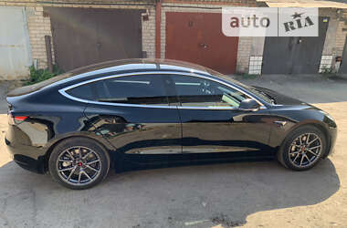 Седан Tesla Model 3 2018 в Кривому Розі