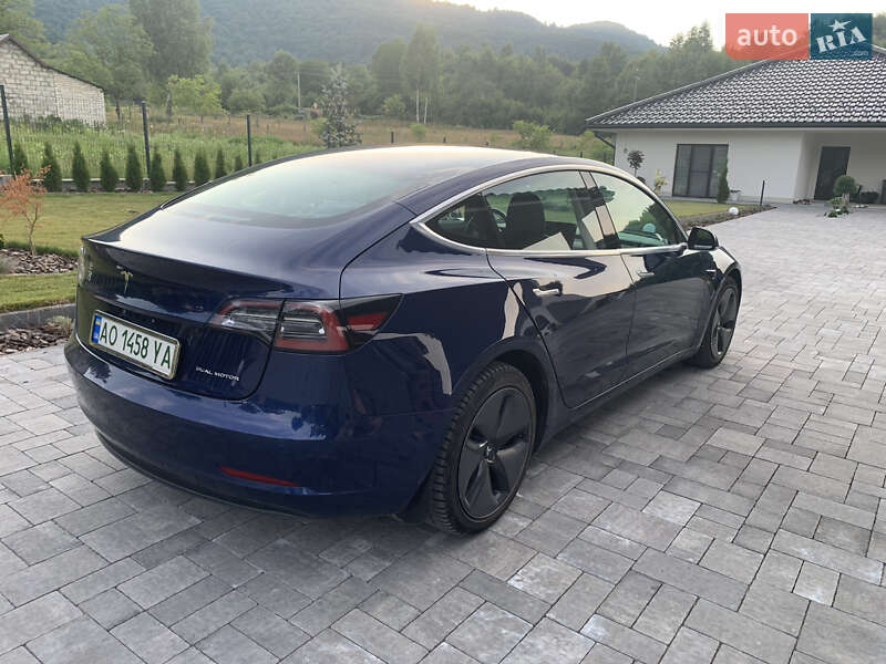 Седан Tesla Model 3 2018 в Хусті