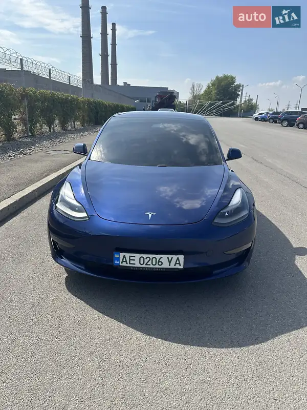 Седан Tesla Model 3 2021 в 
