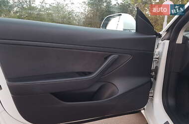 Седан Tesla Model 3 2020 в Самборі