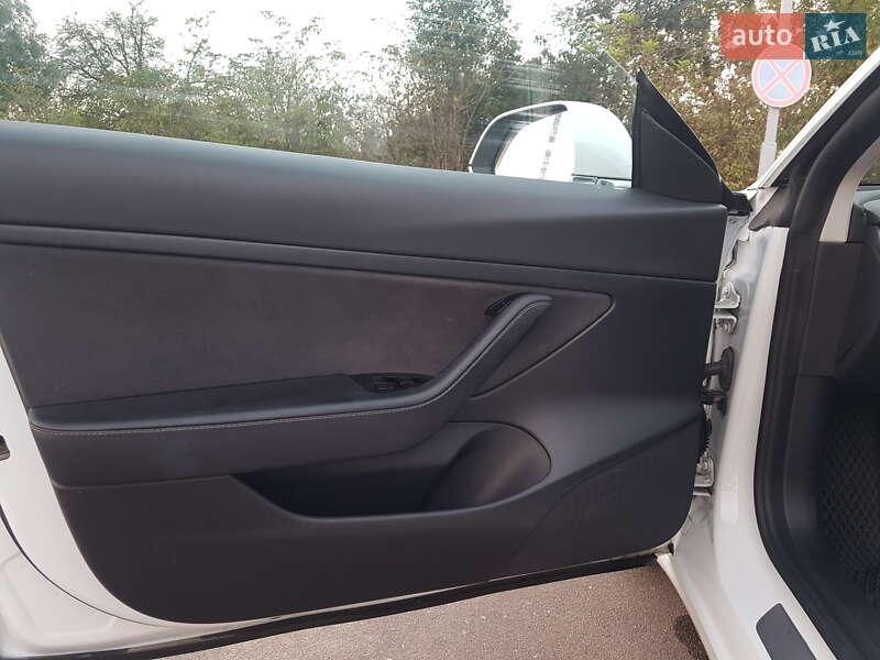Седан Tesla Model 3 2020 в Самборе