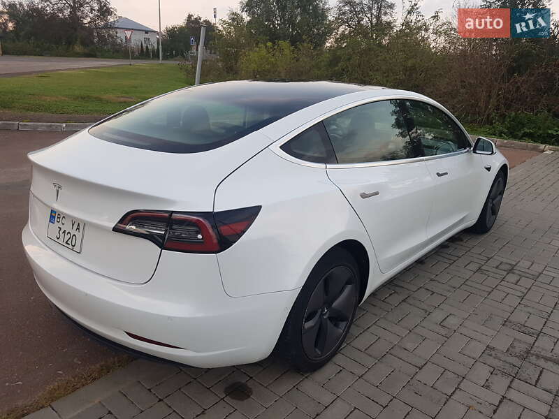 Седан Tesla Model 3 2020 в Самборе