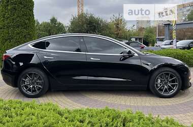 Седан Tesla Model 3 2019 в Львові