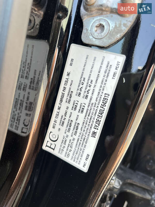 Седан Tesla Model 3 2020 в Івано-Франківську