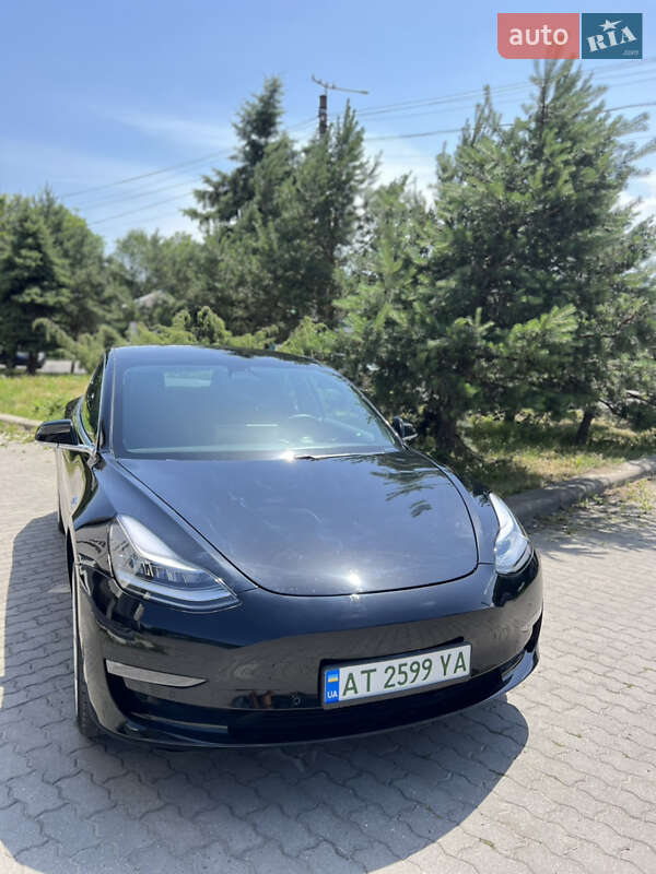 Седан Tesla Model 3 2020 в Івано-Франківську
