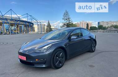 Седан Tesla Model 3 2022 в Киеве