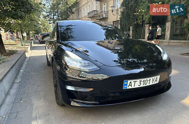 Седан Tesla Model 3 2020 в 