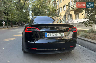Седан Tesla Model 3 2020 в 