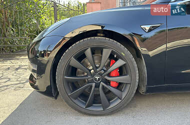 Седан Tesla Model 3 2020 в 