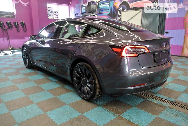 Седан Tesla Model 3 2021 в Києві