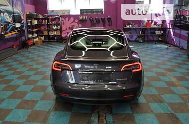 Седан Tesla Model 3 2021 в 