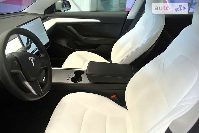 Седан Tesla Model 3 2021 в Києві