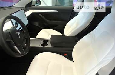 Седан Tesla Model 3 2021 в 
