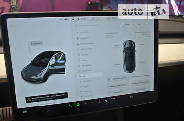 Седан Tesla Model 3 2021 в 
