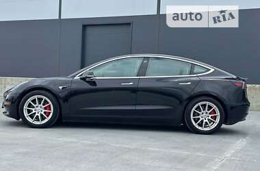 Седан Tesla Model 3 2018 в Львове