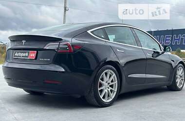 Седан Tesla Model 3 2018 в Львове