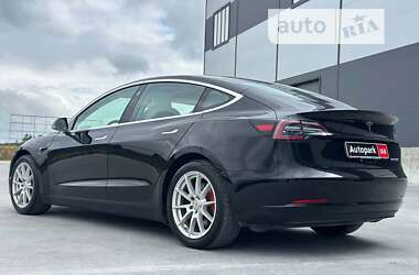 Седан Tesla Model 3 2018 в Львове