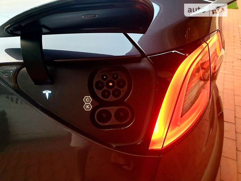 Седан Tesla Model 3 2021 в Києві