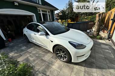 Седан Tesla Model 3 2021 в Києві