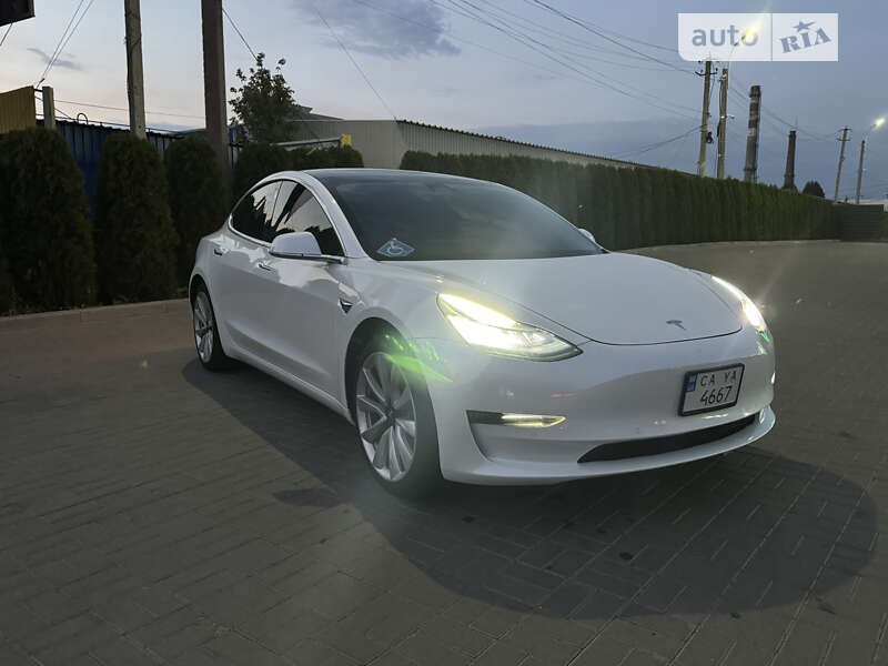 Седан Tesla Model 3 2020 в Черкассах